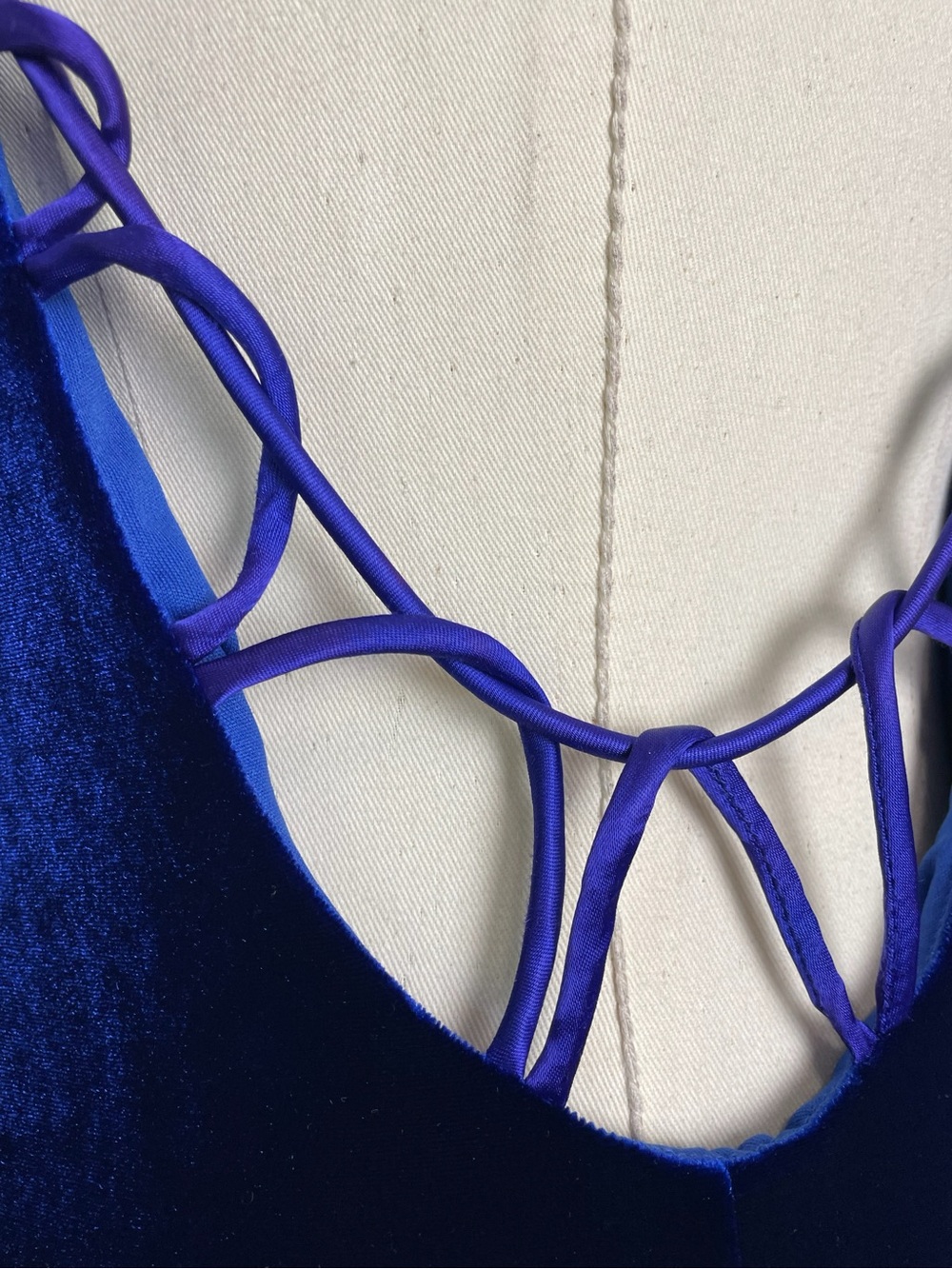 Vintage Y2K Niki Livas Blue velvet cross strap open back maxi gown holiday M/L - Picture 6 of 13